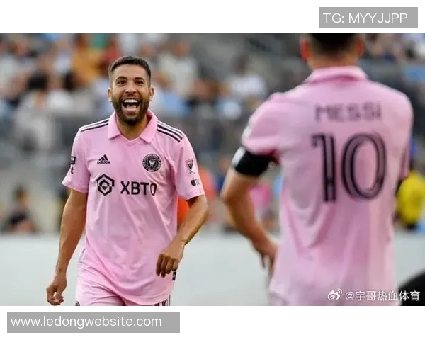 阿尔巴意外宣布退役仅两天前双响并续约至2027年