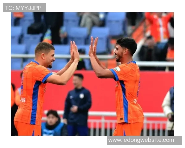 短暂休息时刻马德鲁加与克雷桑同框展现最高竞技水平