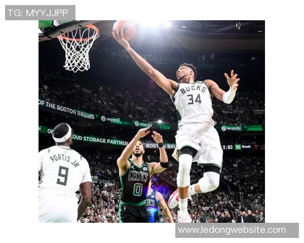 米德尔顿谈字母在篮下表现期待制造进攻犯规的精彩瞬间