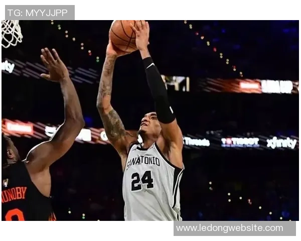 福克斯表现出色14投7中三分命中率高达50但末节发力未能逆转比赛