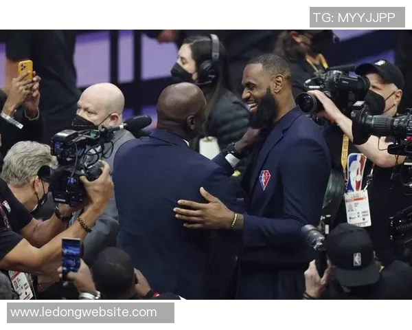 老詹场均18分仍领5260万薪水阻碍球队薪资灵活性角色球员承受压力