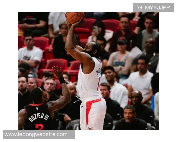 哈登谈上赛季压力与新赛季接球投篮机会提升的高效表现