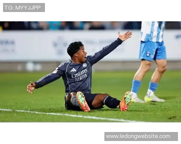 恩德里克本赛季仍未出场国际比赛间歇携妻子畅游摩洛哥度假