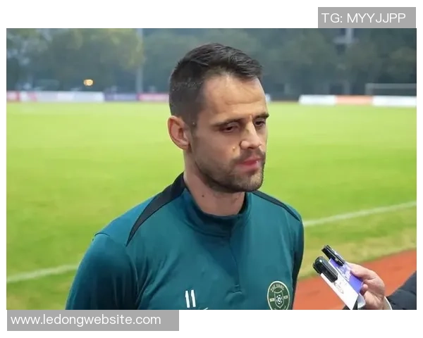 弗兰克总结比赛表现强调防守出色但进攻失误频繁影响胜局